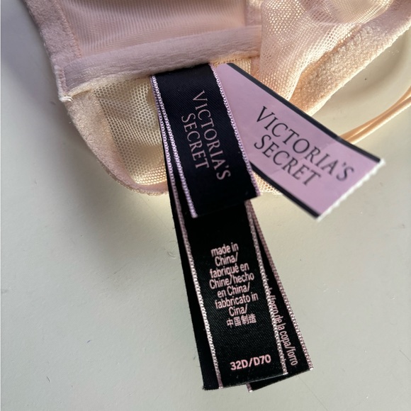 NWT Victoria’ Secret bras size 32D - Picture 6 of 6